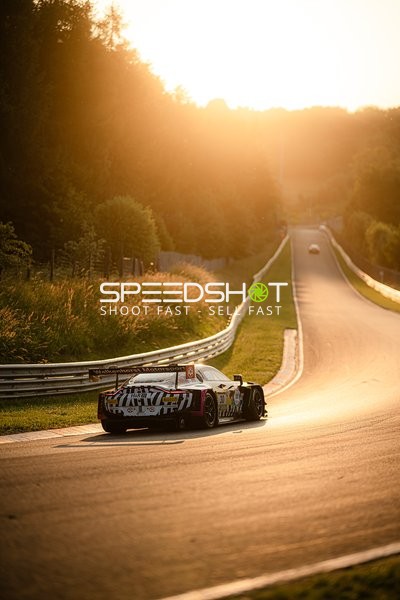 Rennfahrzeug auf der Rennstrecke