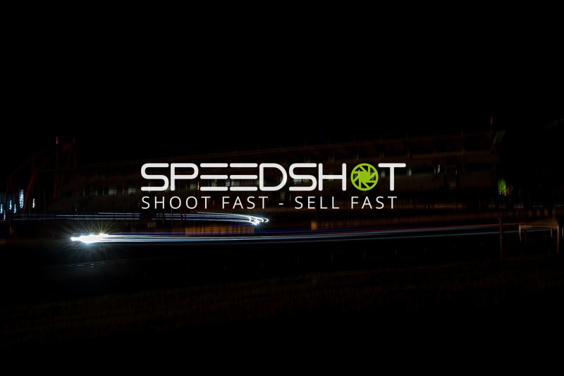 Rennfahrzeug bei Nacht am Nürburgring