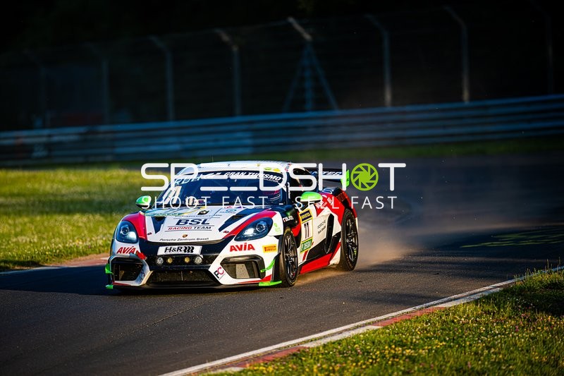 Porsche von BSL Racing Team auf der Rennstrecke
