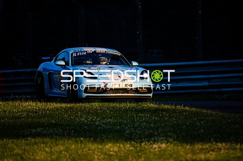 Rennfahrzeug auf der Rennstrecke