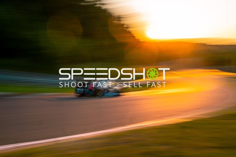 Rennfahrzeug auf der Rennstrecke