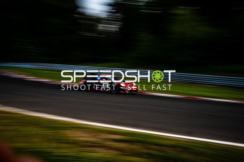 Rennfahrzeug auf der Rennstrecke