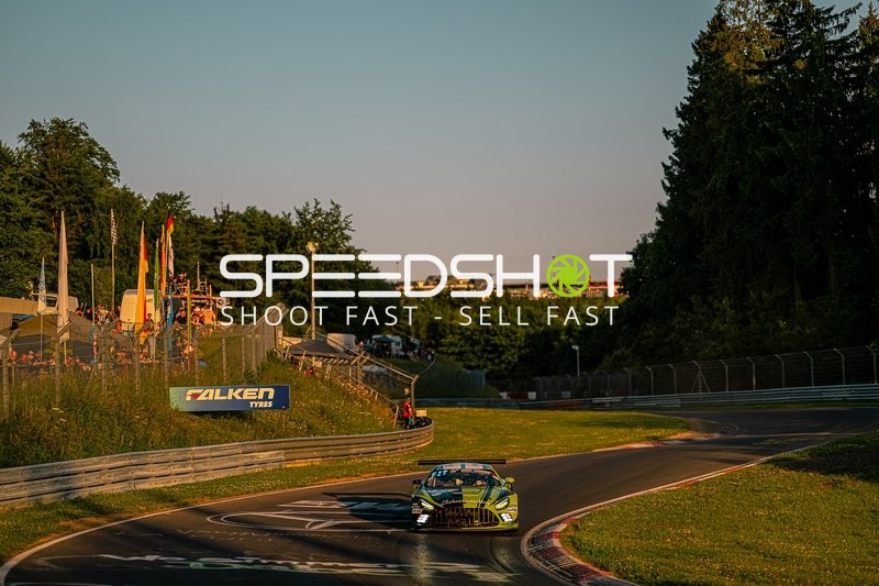 Rennfahrzeug auf der Rennstrecke