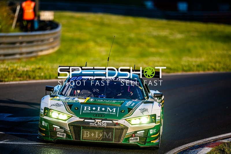 Fahrzeug auf der Rennstrecke