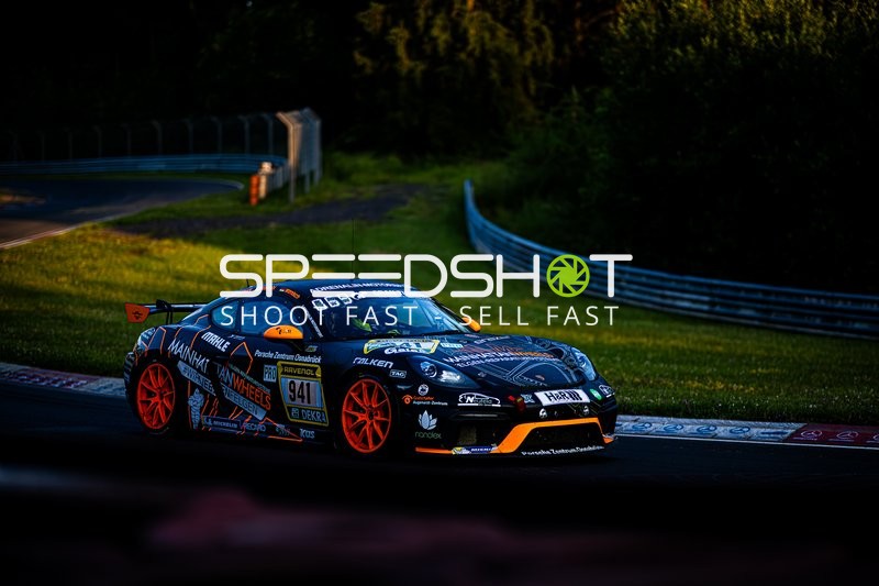 Porsche 718 Cayman GT4 Clubsport auf der Rennstrecke