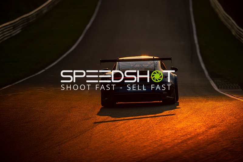 Rennfahrzeug auf der Strecke