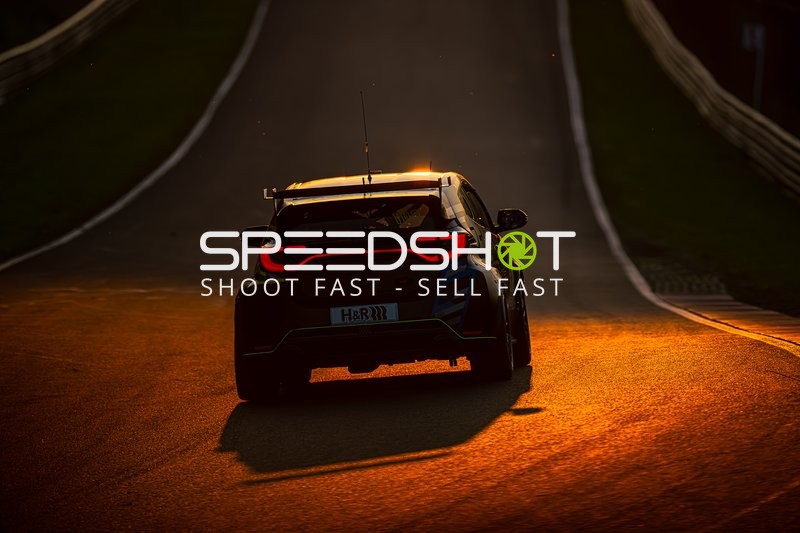 Rennfahrzeug auf der Rennstrecke