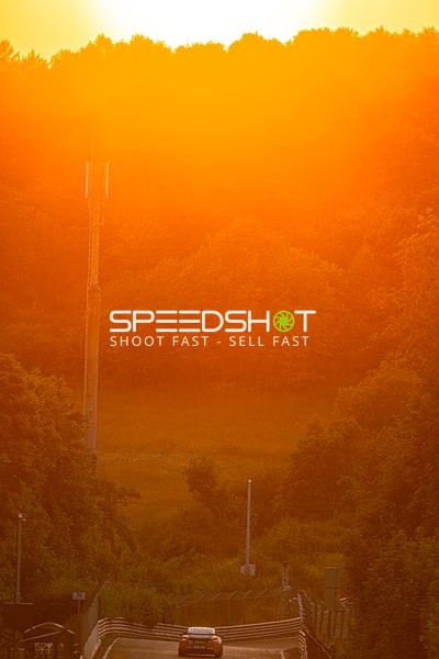 Rennfahrzeug auf der Rennstrecke