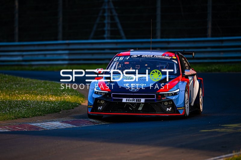 Rennfahrzeug auf der Rennstrecke