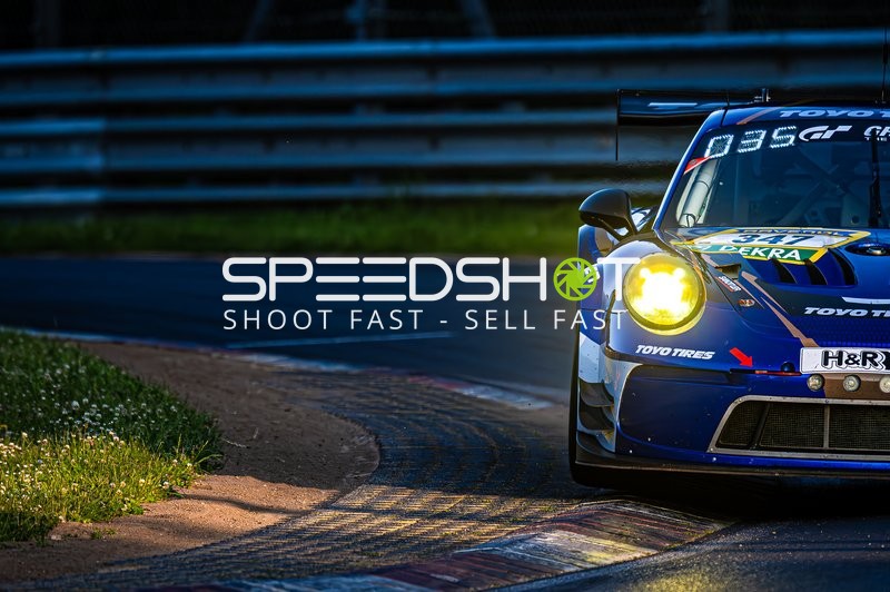 Rennfahrzeug auf der Rennstrecke