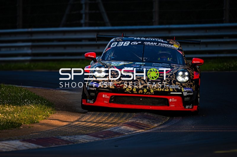 Fahrzeug auf der Rennstrecke