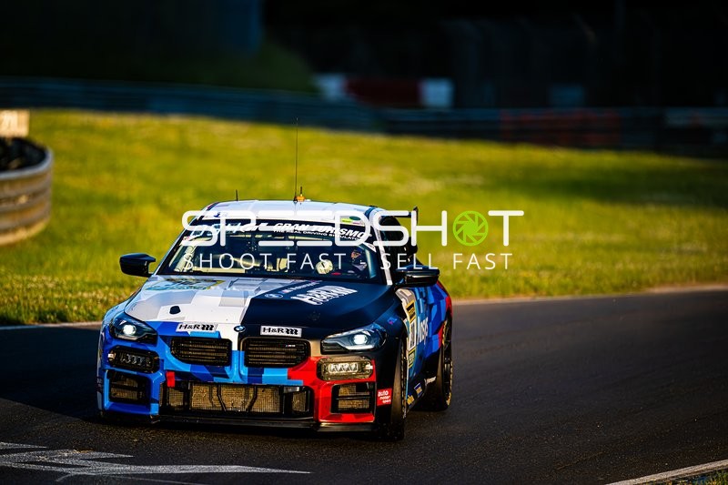 Rennfahrzeug auf der Rennstrecke