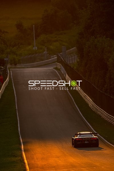 Rennfahrzeug auf der Rennstrecke