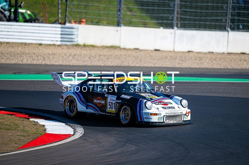 Historischer Porsche auf der Rennstrecke