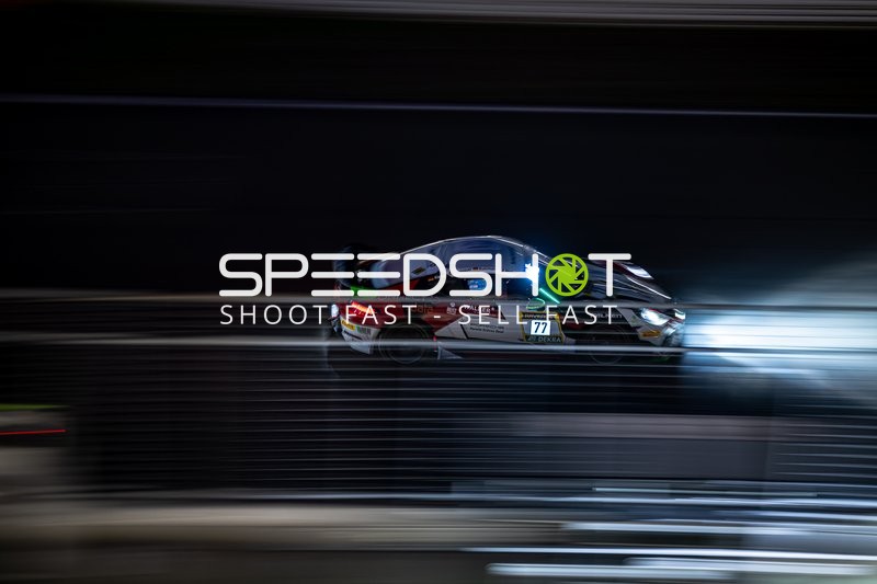 Rennfahrzeug auf der Rennstrecke