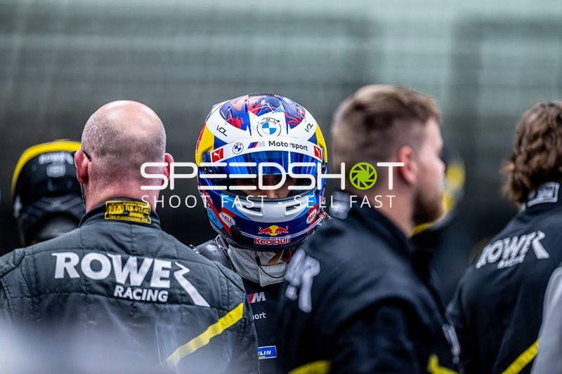 Rennfahrer und Team bei 24h Rennen 2025