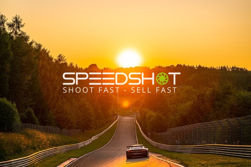 Rennfahrzeug auf der Strecke