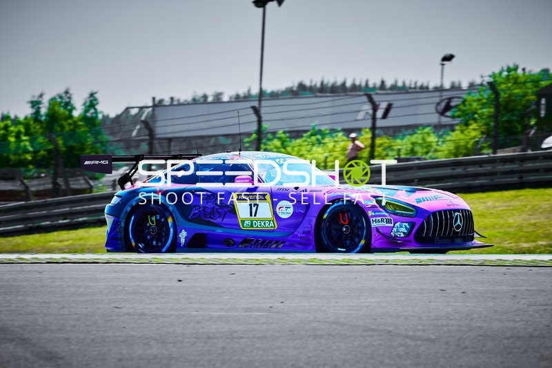 Rennfahrzeug auf der Rennstrecke