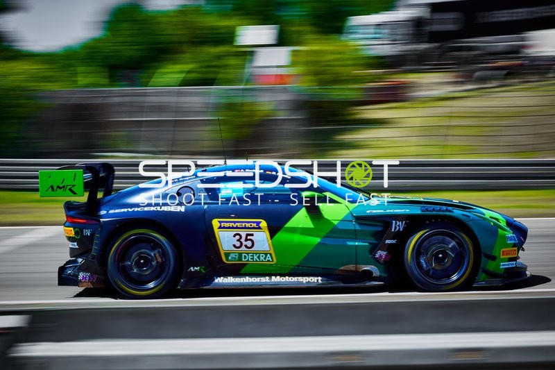 Walkenhorst Motorsport Aston Martin auf der Rennstrecke