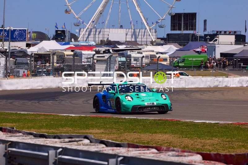 33, Falken Motorsports auf Rennstrecke