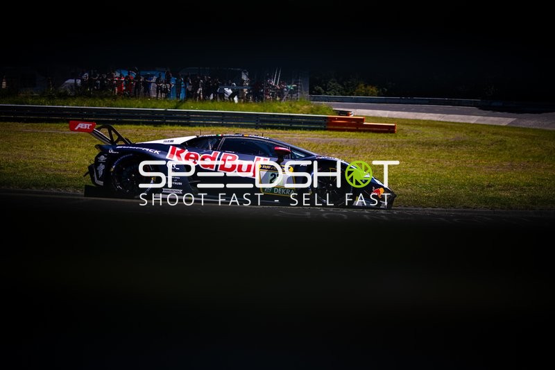 Rennfahrzeug auf der Rennstrecke