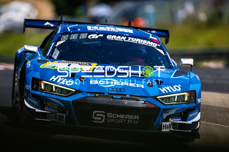 Fahrzeug auf der Rennstrecke