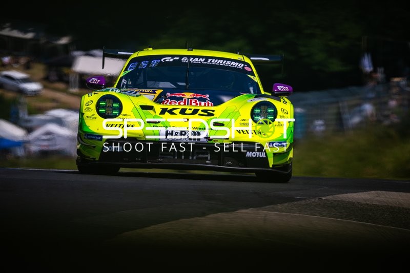 Rennfahrzeug auf der Rennstrecke