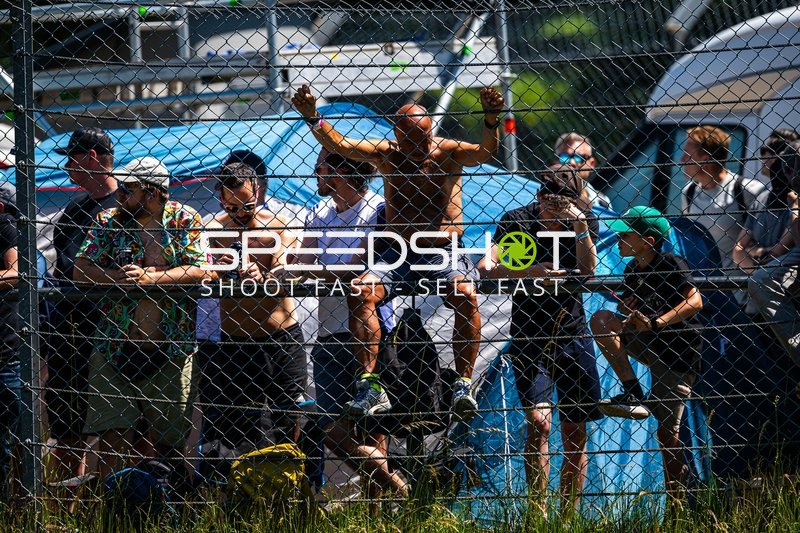 Zuschauer beim 24h Rennen 2025