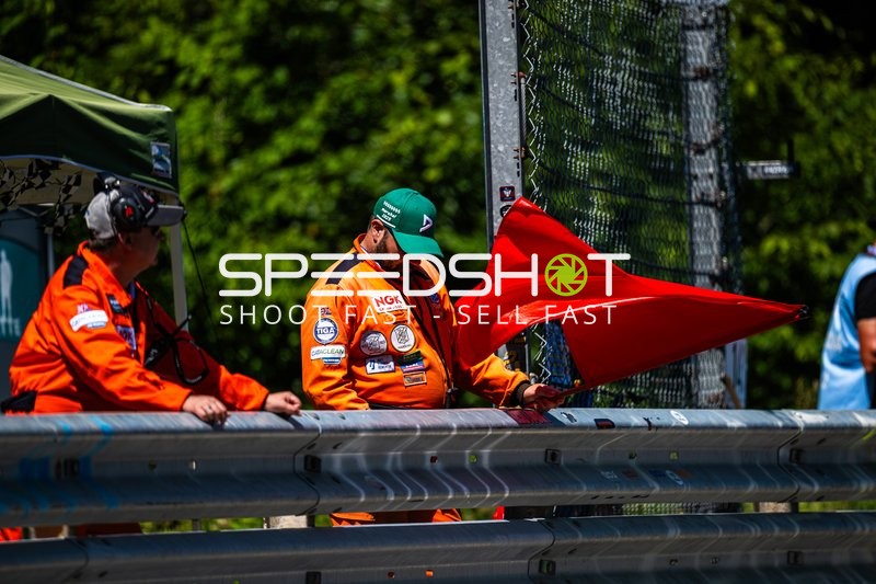 Flaggenposten beim 24h Rennen 2025