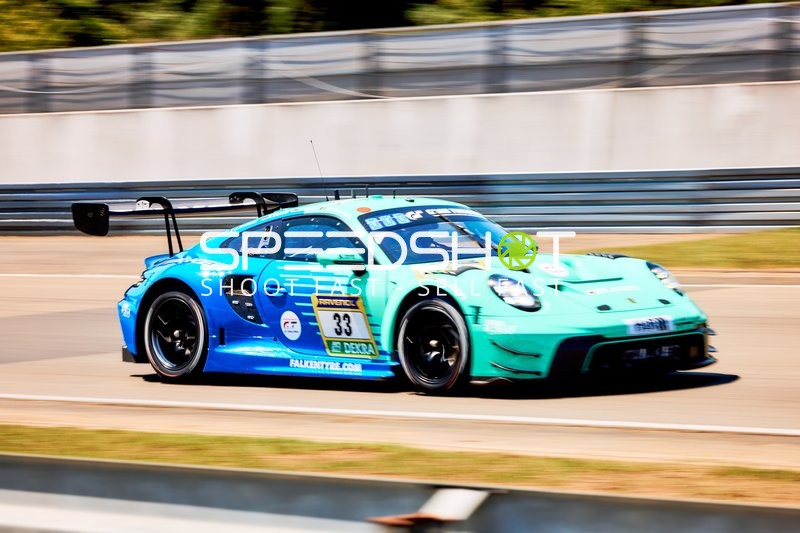 Rennfahrzeug auf der Rennstrecke