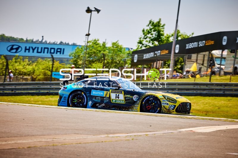 Rennfahrzeug auf der Rennstrecke