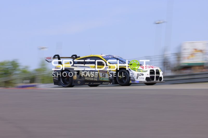 Rennfahrzeug auf der Rennstrecke