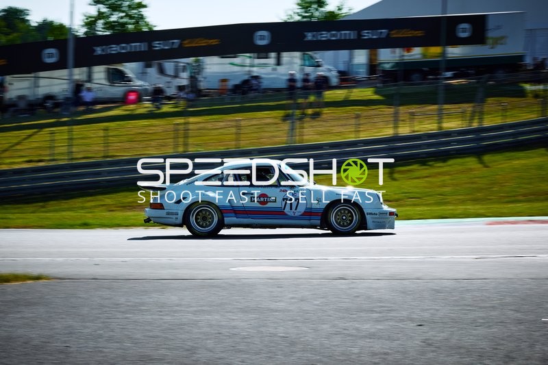 Fahrzeug {null_717} auf Strecke