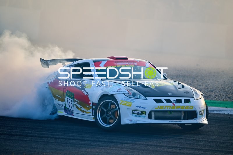 Driftfahrzeug auf der Rennstrecke