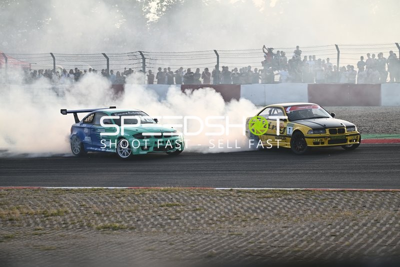 Driftduell auf der Rennstrecke
