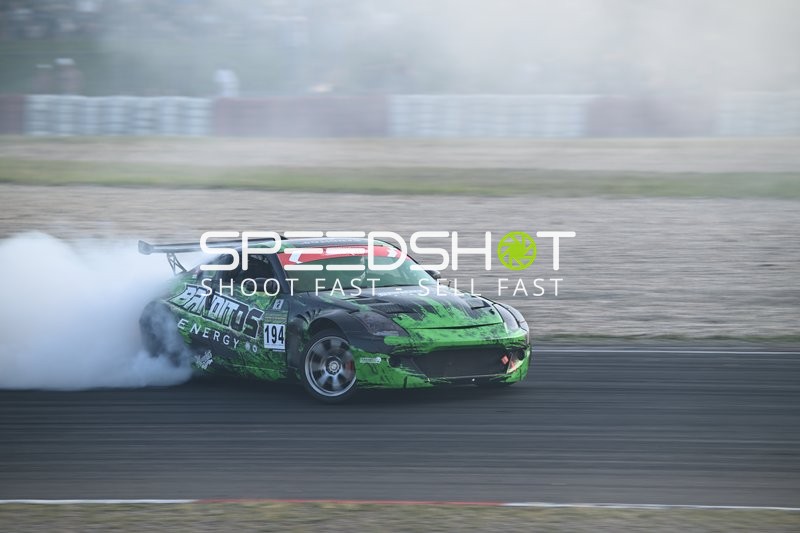 Auto {null_194} driftet