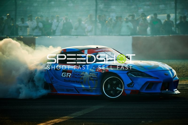 Rennfahrzeug driftet am Nürburgring