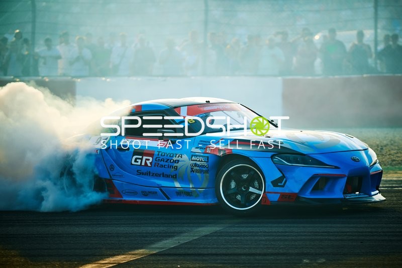 Rennfahrzeug driftet am Nürburgring