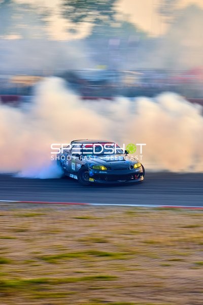 Rennfahrzeug driftet am Nürburgring