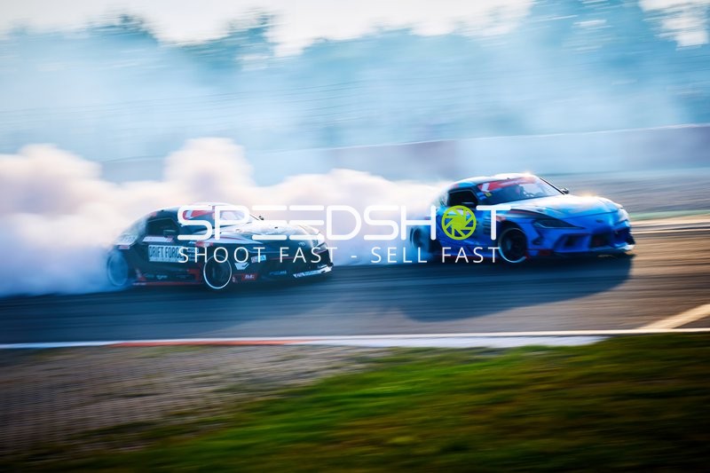 Driftfahrzeuge auf der Rennstrecke