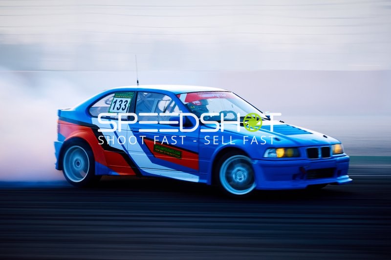 Rennfahrzeug in Drift