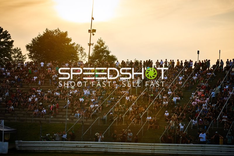 Zuschauer auf der Tribüne