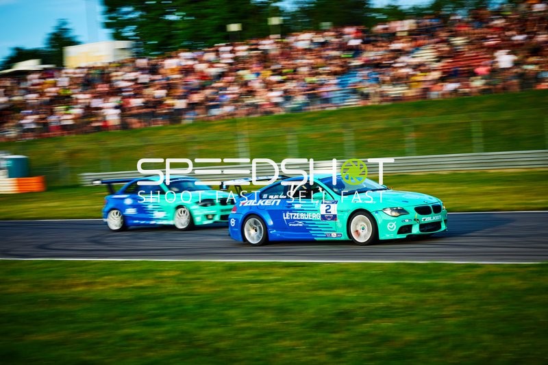 Falken Motorsports Fahrzeuge auf der Strecke