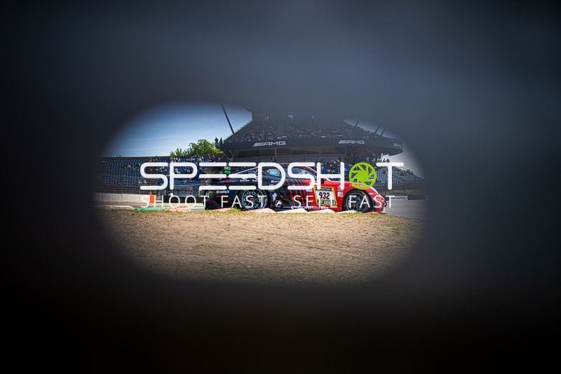 Rennfahrzeug auf der Rennstrecke