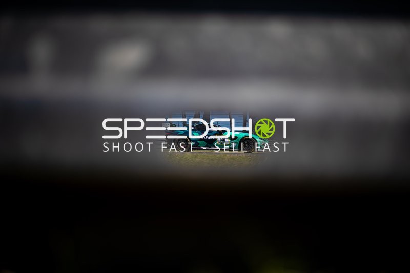 Fahrzeug #140 auf der Rennstrecke