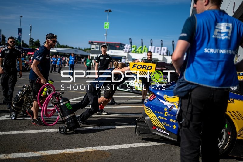 Mechaniker in der Boxengasse