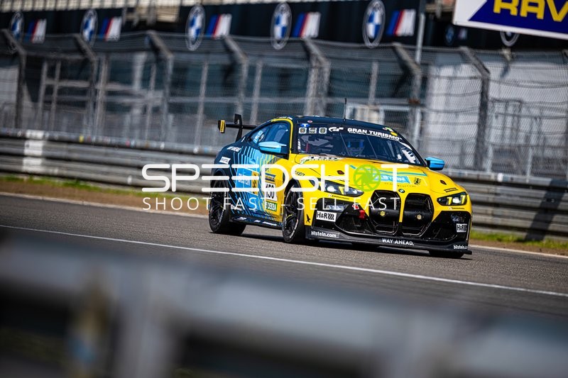 Rennfahrzeug auf der Strecke