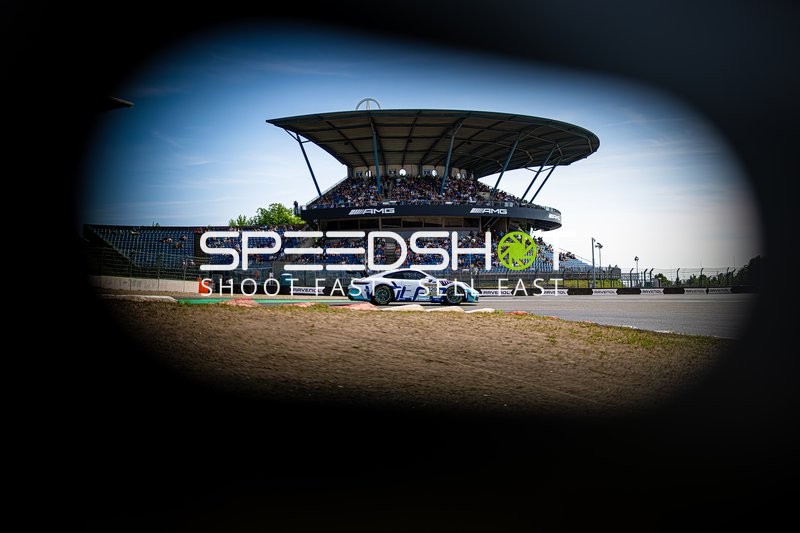 Rennfahrzeug auf der Rennstrecke