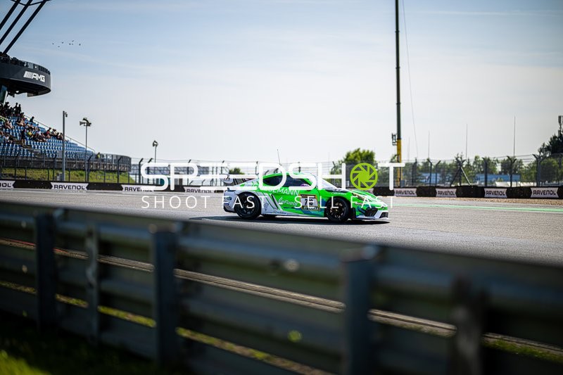 718, Manthey Racing Team eFuel Griesemann auf Strecke