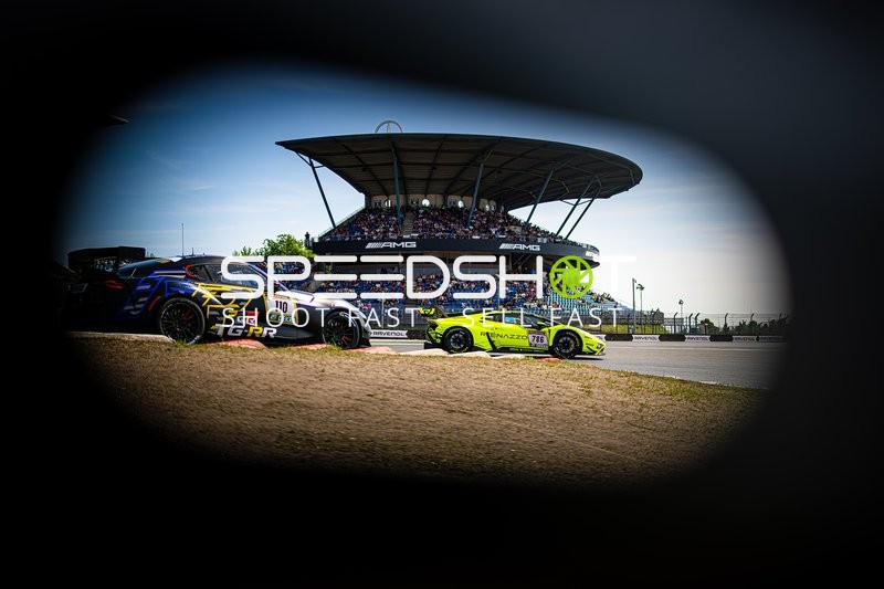 Rennfahrzeuge auf der Rennstrecke